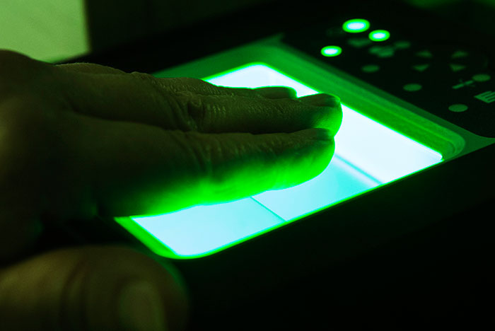 Сбербанк собрался отказаться от пластиковых карт в пользу биометрии
