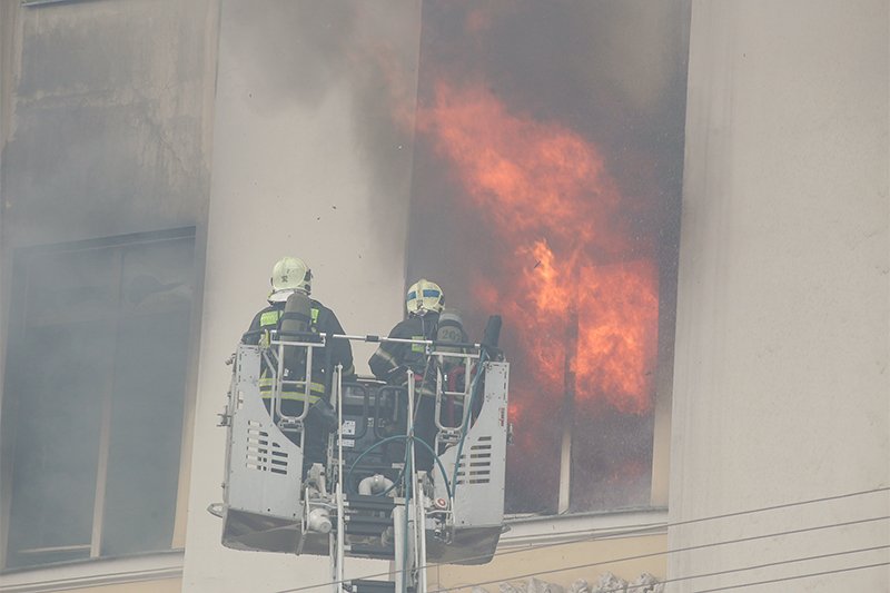 В центре Москвы загорелось здание Минобороны России