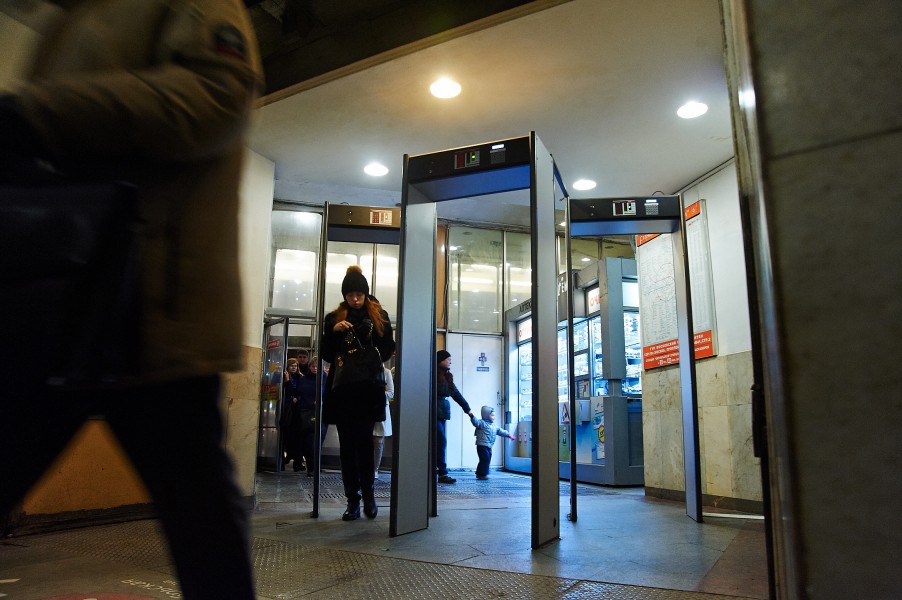 СМИ: металлоискатели в московском метро смертельно опасны  18 мая г