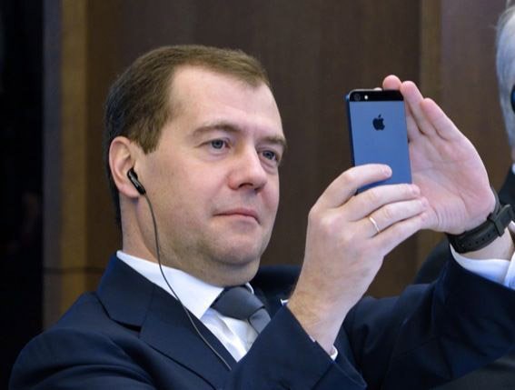 Новости импортозамещения. Медведев разрешил силовикам закупать иностранное оборудование 