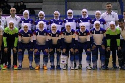 Позор! Женская сборная России по мини-футболу сыграла с Ираном в хиджабах