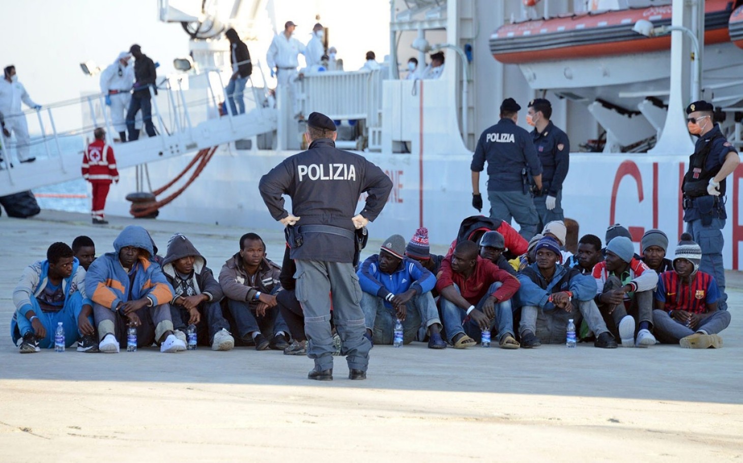 В Италии власти отбирают дома, чтобы расселить мигрантов 